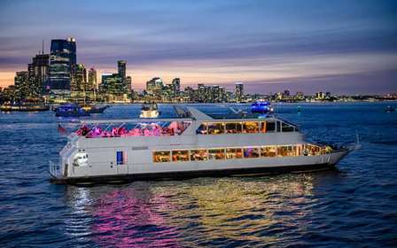 NYC: Cena Crucero Gourmet con Música en Directo