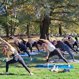 Central Park, Nueva York: Clases de yoga en el parque desde 2012