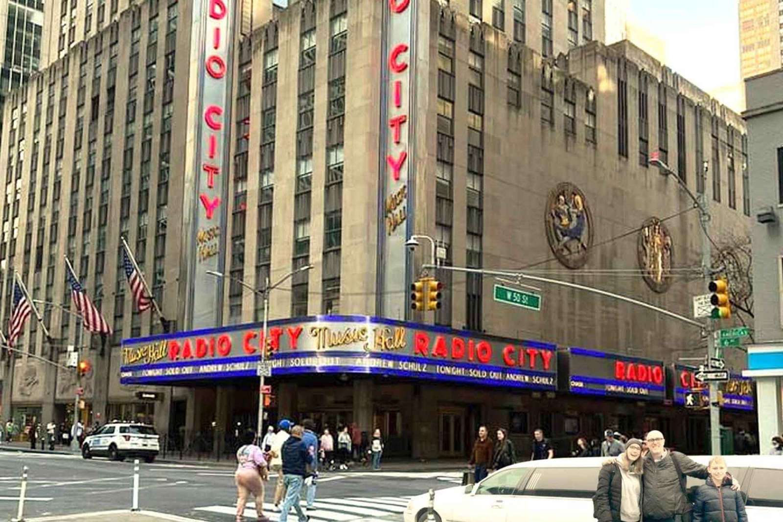 NYC: Tour privado en limusina de Solo en casa 2 con pizza