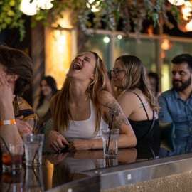 Nueva York: monólogos cómicos con partida de minigolf gratis.