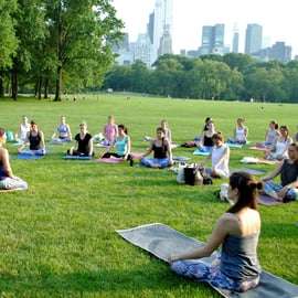 Central Park, Nueva York: Clases de yoga en el parque desde 2012