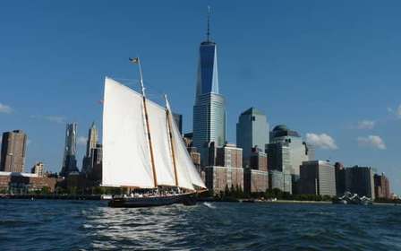 NYC: Crucero por la Estatua de la Libertad a bordo de un velero clásico