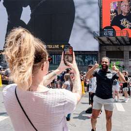 NYC: Mírate en una valla publicitaria de Times Square durante 24 horas