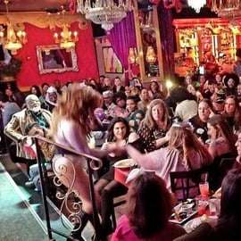 Nueva York: ticket para cena y espectáculo con drag queens en Lips