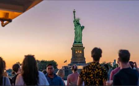 NYC: Crucero por la Estatua de la Libertad al atardecer Billete sin hacer cola