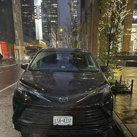 Traslado Privado: Aeropuerto JFK/LGA/EWR a Manhattan Hasta 5