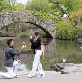 Nueva York: Sesión fotográfica de propuesta de matrimonio sorpresa: captura el «sí» para siempre.