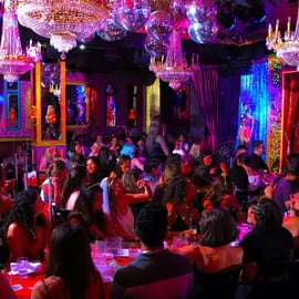 Nueva York: ticket para cena y espectáculo con drag queens en Lips