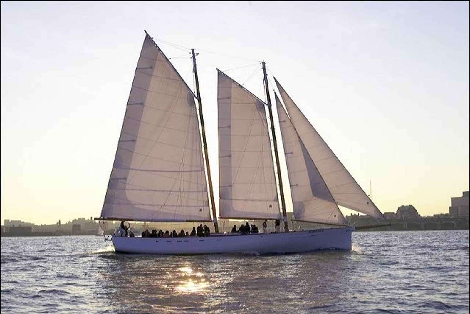 NUEVA YORK Vela al atardecer a bordo de la Goleta Adirondack